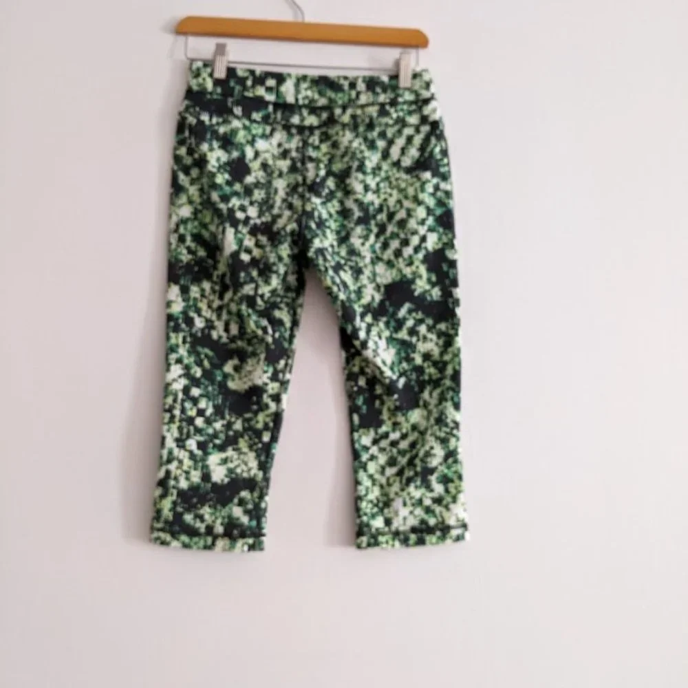 Women's Green and Black Graphic Pixelated Capris Size S - Picture 5 of 8